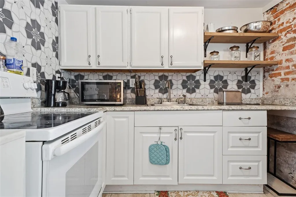 812 Sanford Avenue Sanford FL 32771