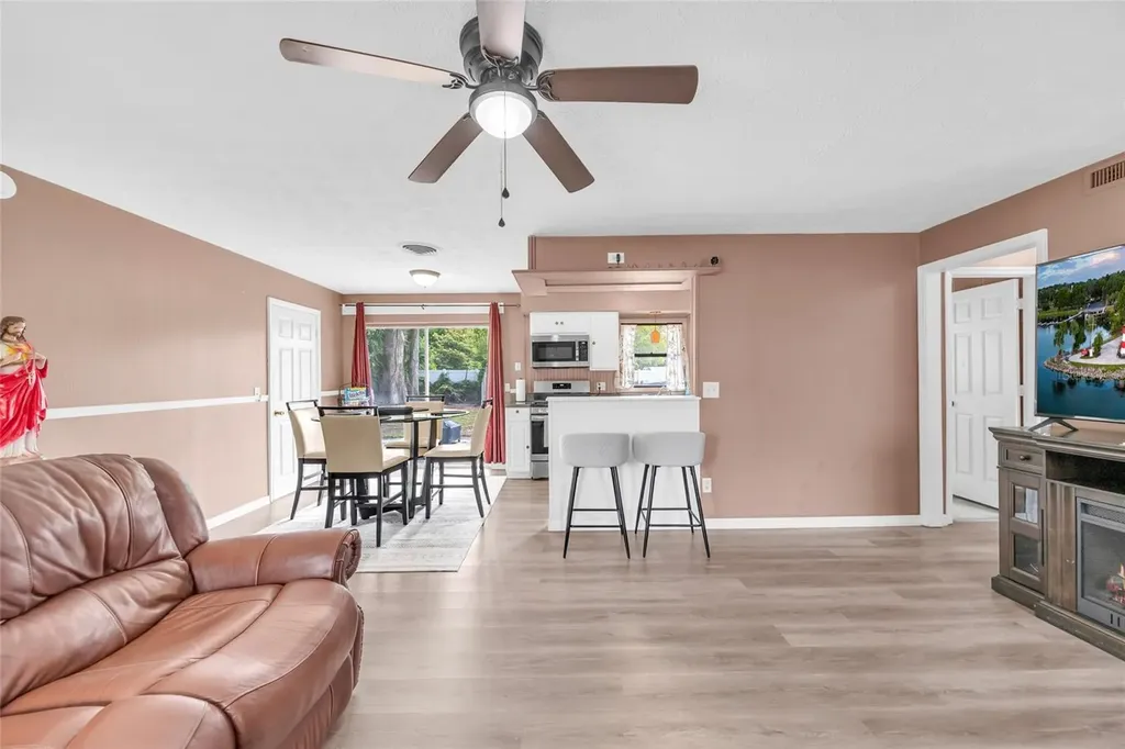 890 Golden Isle Drive Mount Dora FL 32757