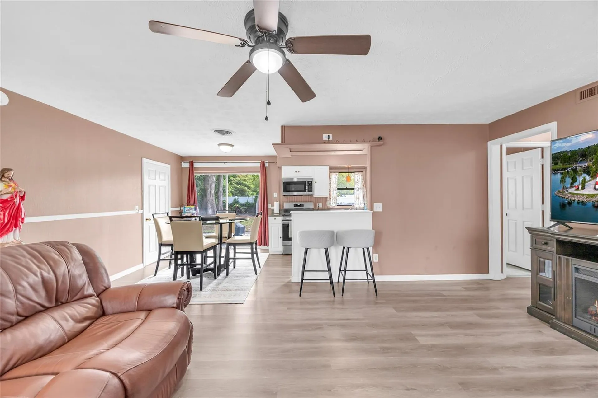 890 Golden Isle Drive Mount Dora FL 32757