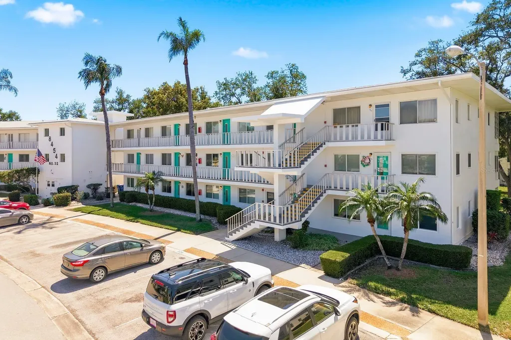 8454 111th Street Seminole FL 33772