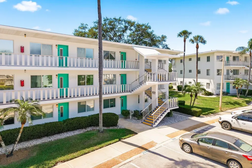 8454 111th Street Seminole FL 33772