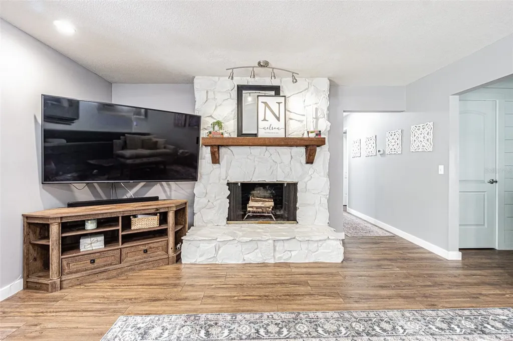 1107 Oakridge Manor Drive Brandon FL 33511