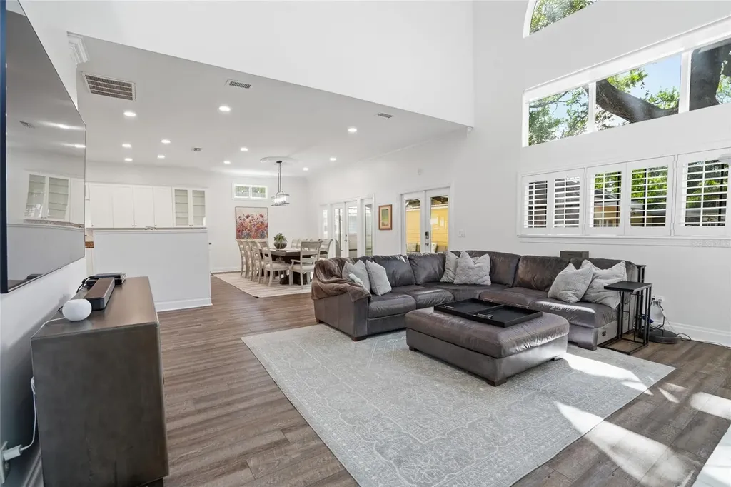 5201 S Jules Verne Court Tampa FL 33611