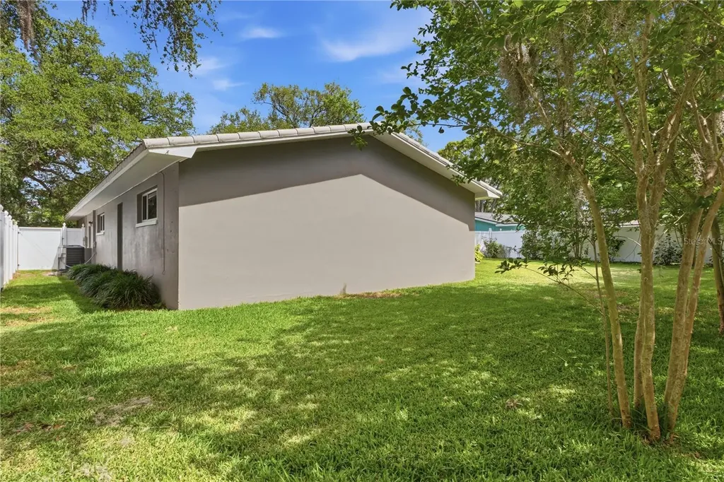 1904 Granada Court Clearwater FL 33764