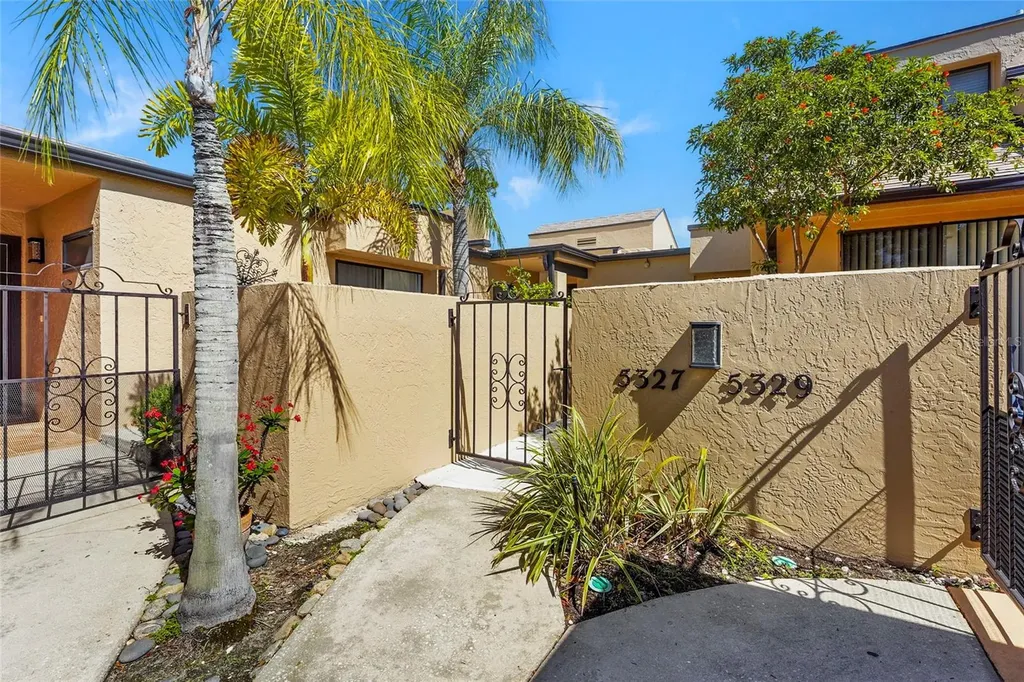 5327 Myrtle Wood Sarasota FL 34235