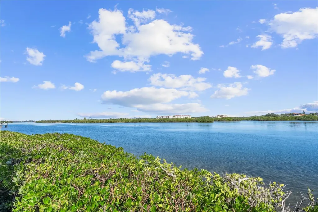 1332 Siesta Bayside Drive Sarasota FL 34242