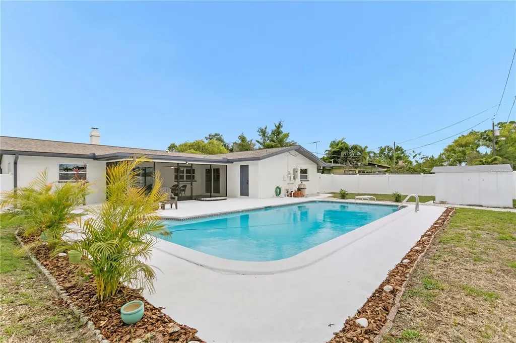 1664 Whitewood Drive Clearwater FL 33756