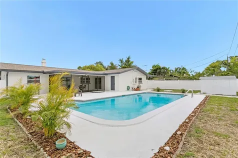 1664 Whitewood Drive Clearwater FL 33756