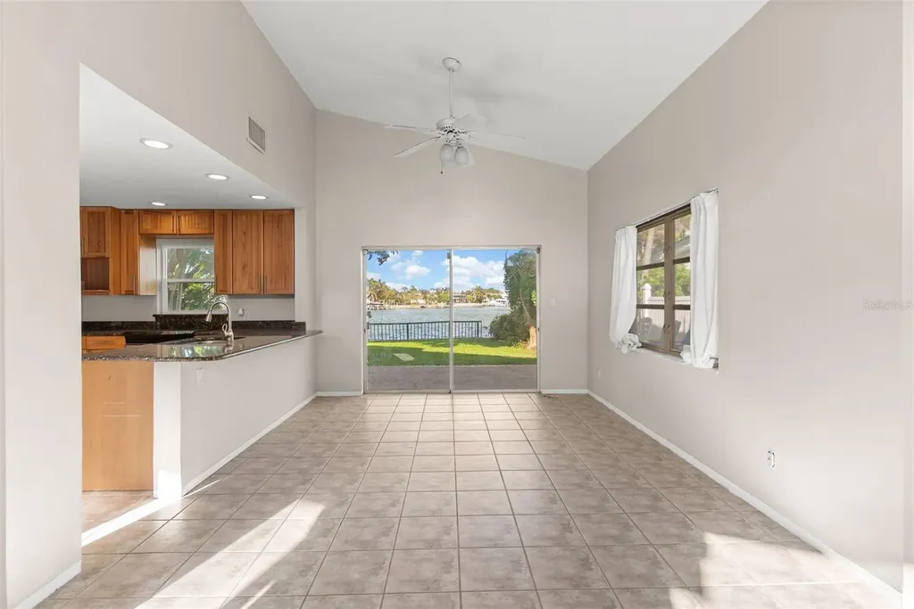 7887 9th Avenue S St Petersburg FL 33707