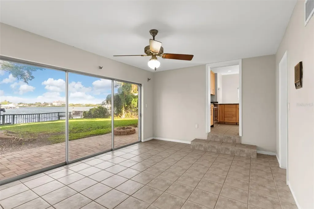 7887 9th Avenue S St Petersburg FL 33707
