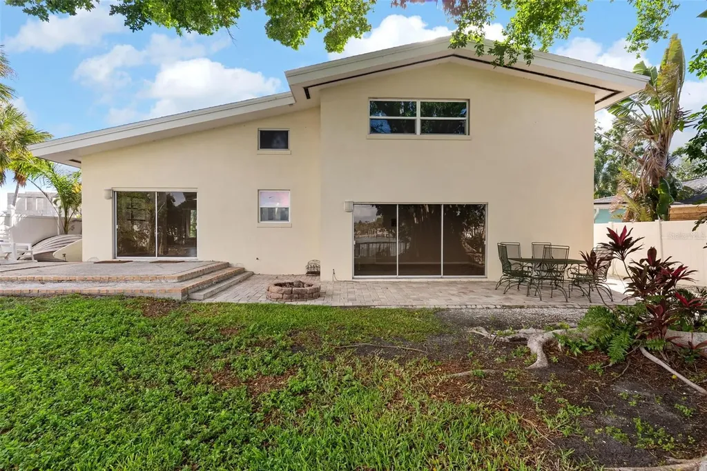 7887 9th Avenue S St Petersburg FL 33707