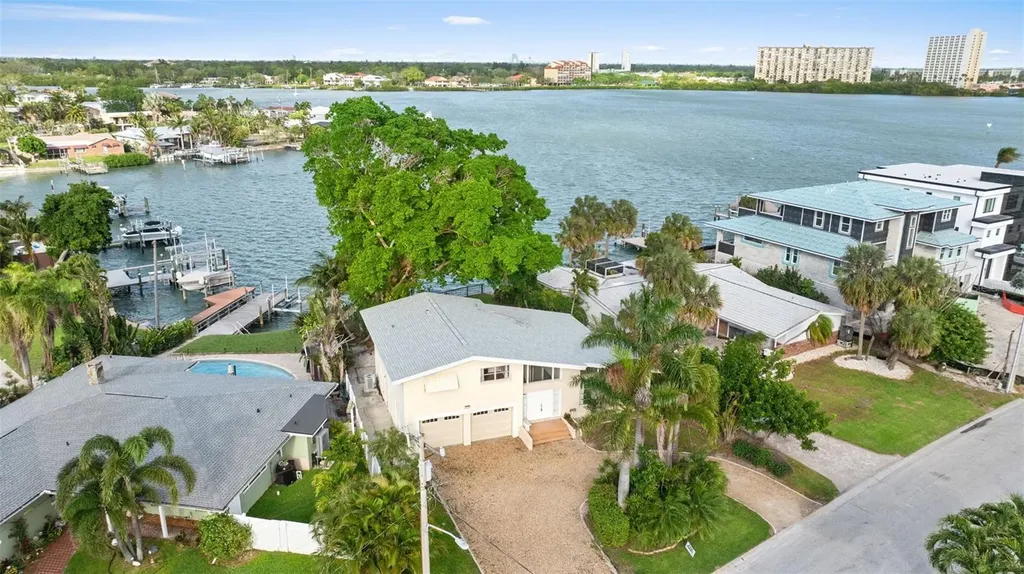 7887 9th Avenue S St Petersburg FL 33707