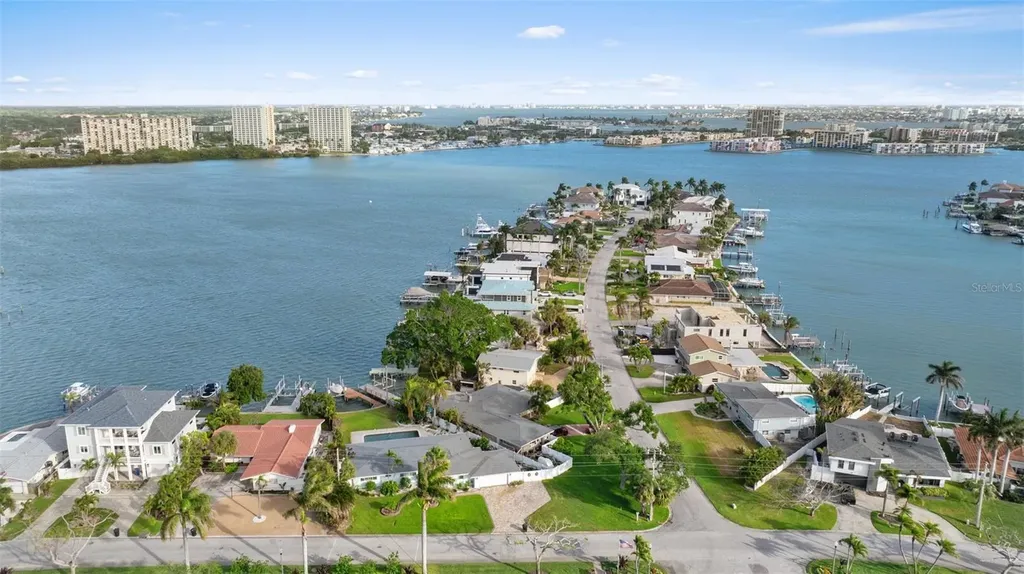 7887 9th Avenue S St Petersburg FL 33707
