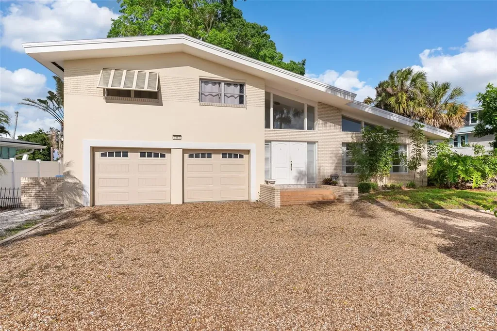 7887 9th Avenue S St Petersburg FL 33707