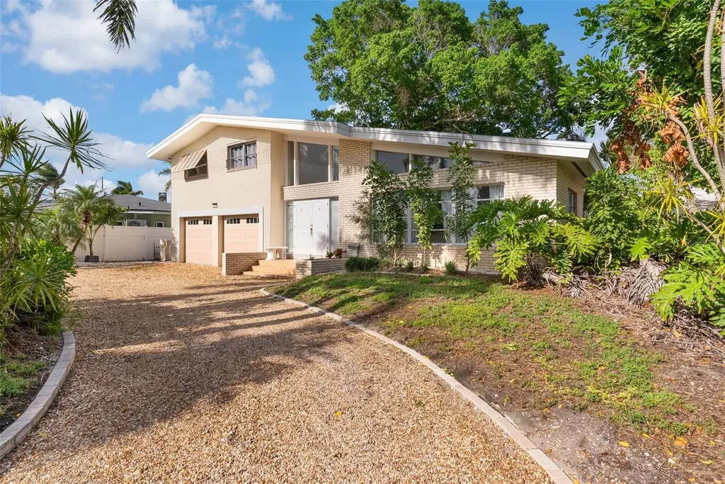 7887 9th Avenue S St Petersburg FL 33707