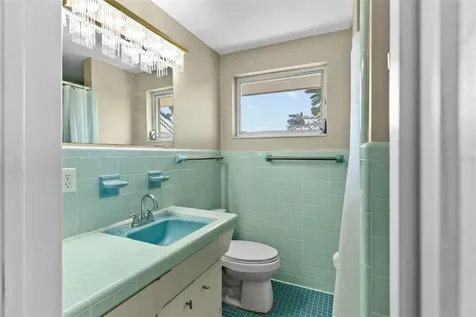 7887 9th Avenue S St Petersburg FL 33707