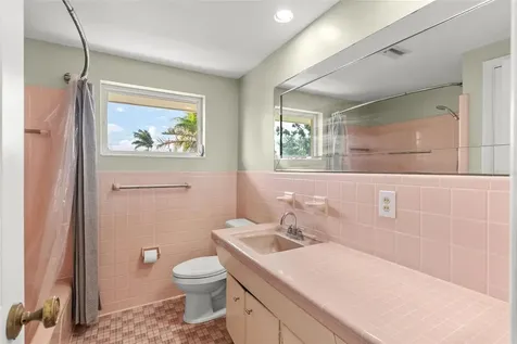 7887 9th Avenue S St Petersburg FL 33707