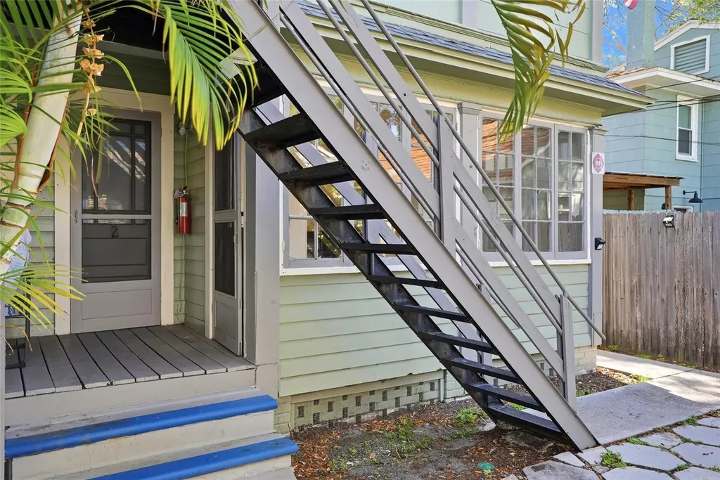 725 8th Street N St Petersburg FL 33701