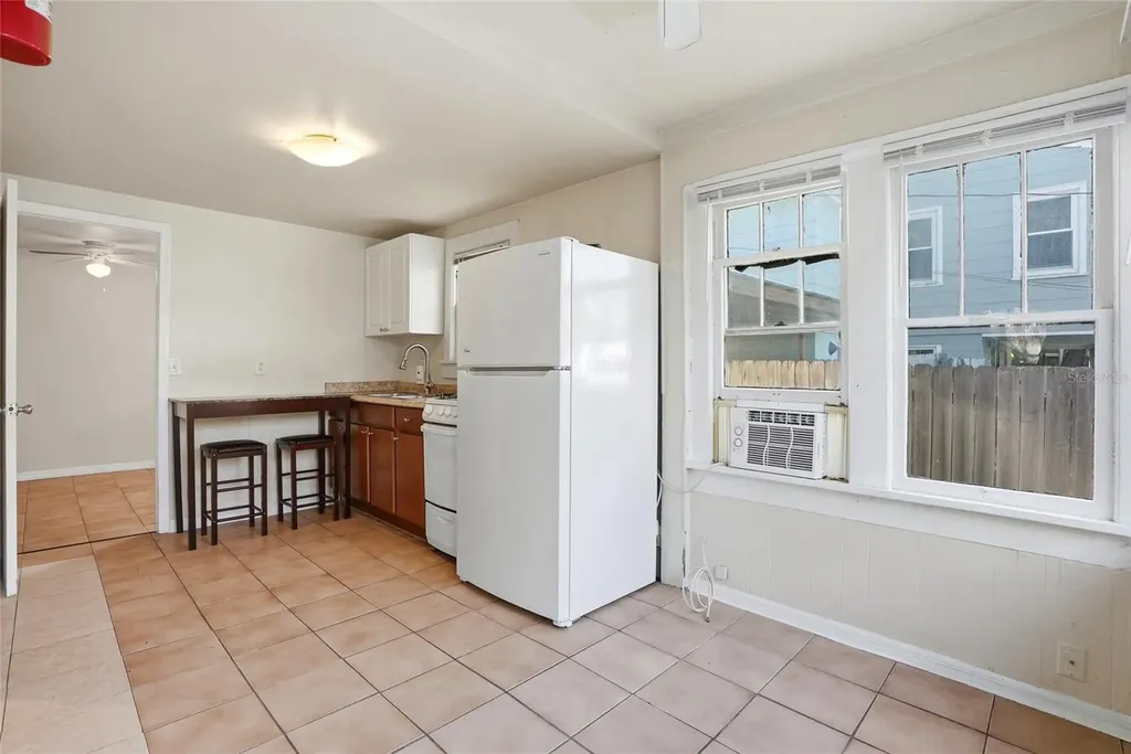 725 8th Street N St Petersburg FL 33701