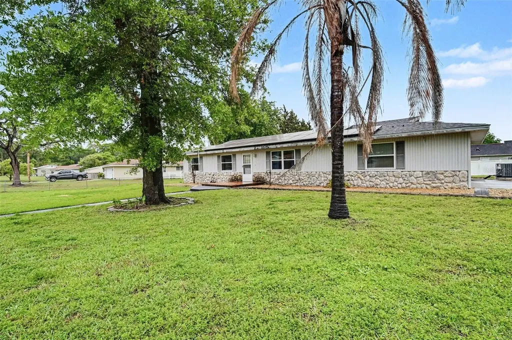 527 Land O Lakes Court Deland FL 32724