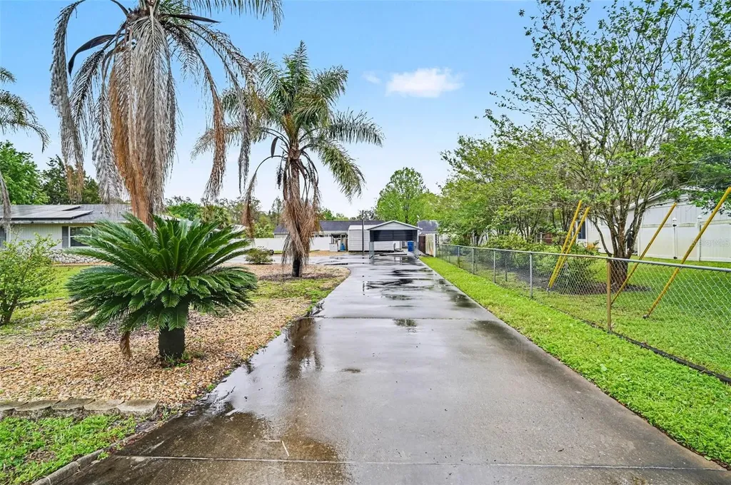 527 Land O Lakes Court Deland FL 32724