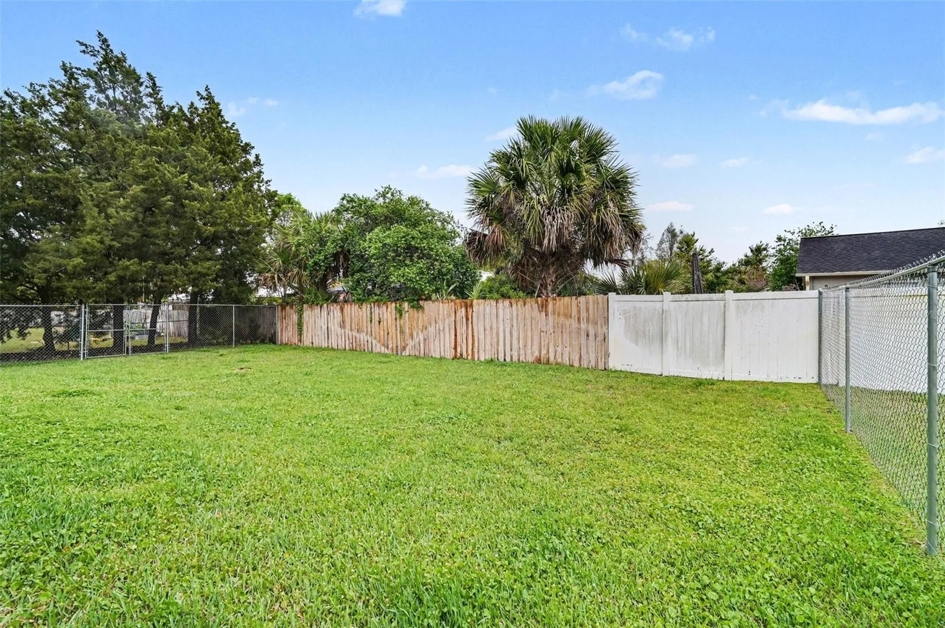527 Land O Lakes Court Deland FL 32724