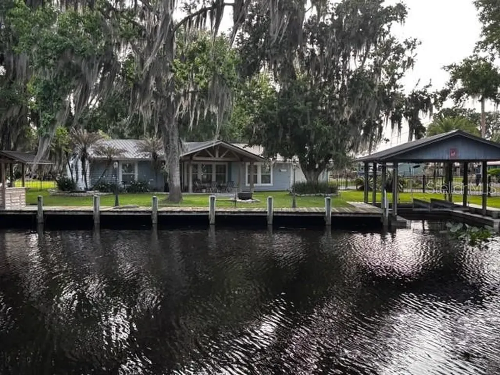 137 & 135 Riverside Drive Satsuma FL 32189