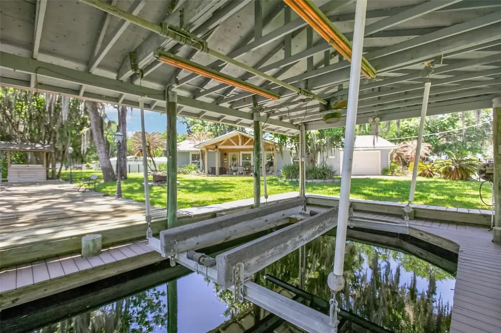 137 & 135 Riverside Drive Satsuma FL 32189