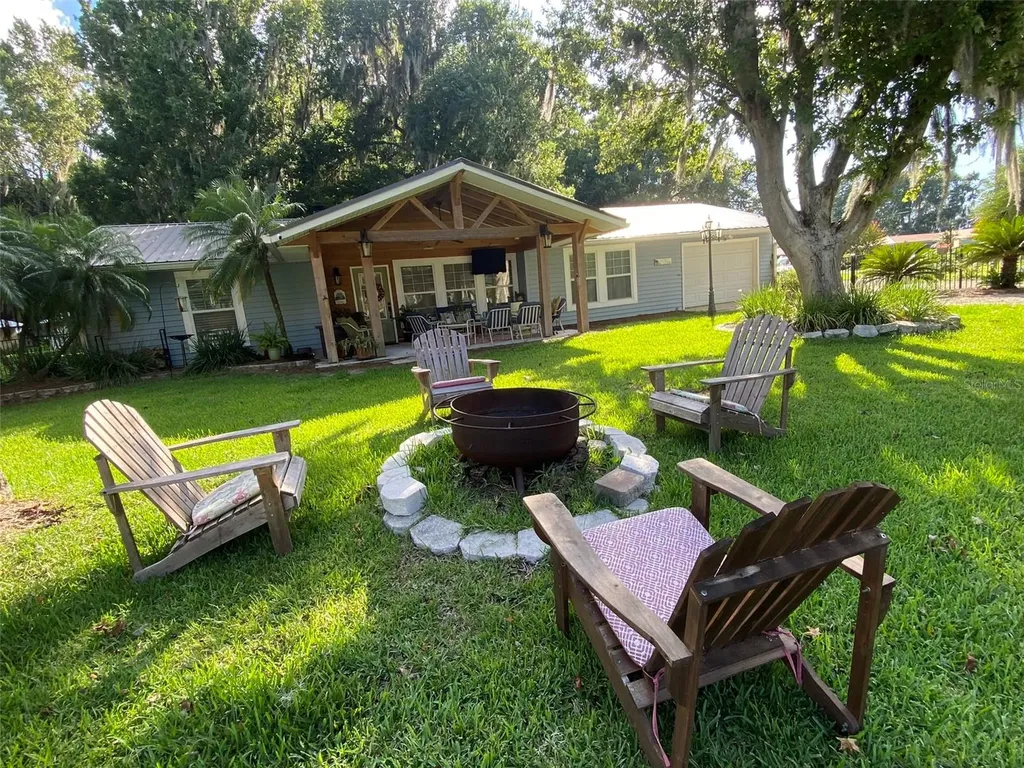137 & 135 Riverside Drive Satsuma FL 32189