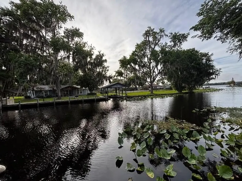 137 & 135 Riverside Drive Satsuma FL 32189