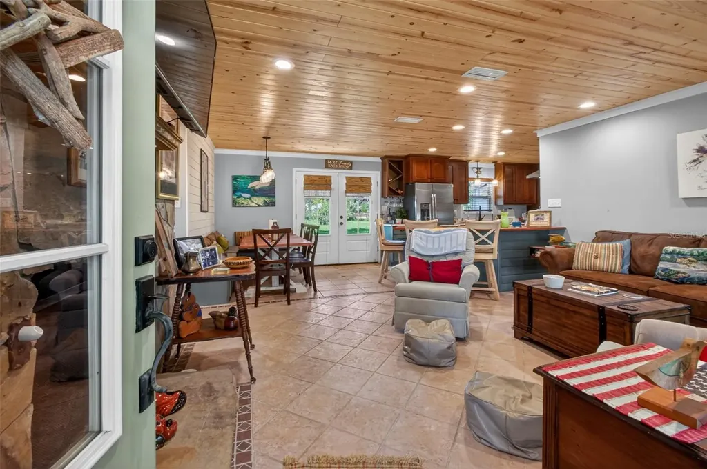 137 & 135 Riverside Drive Satsuma FL 32189