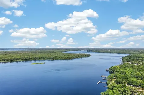 137 & 135 Riverside Drive Satsuma FL 32189