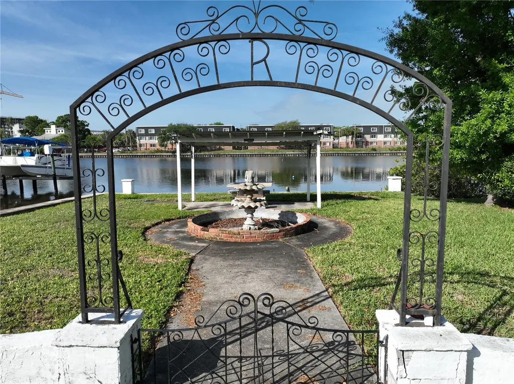 2515 N Riverside Drive Tampa FL 33602