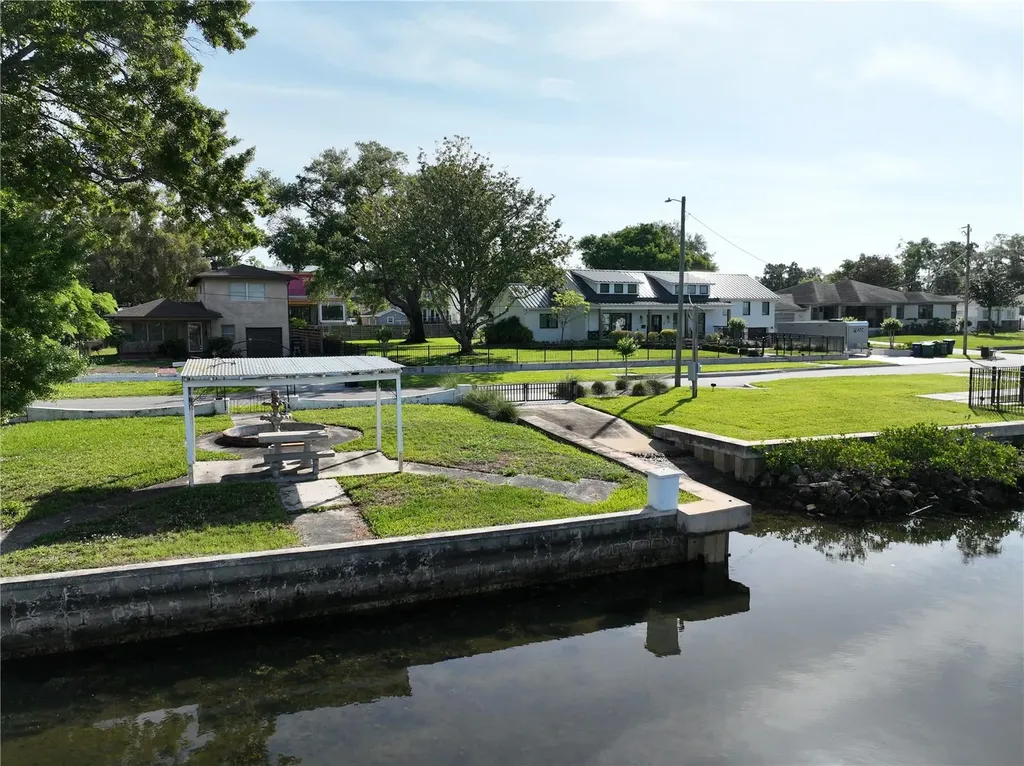 2515 N Riverside Drive Tampa FL 33602