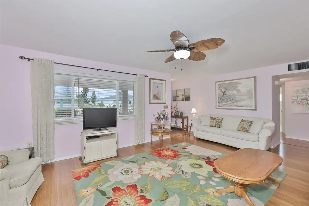 608 La Jolla Avenue Sun City Center FL 33573