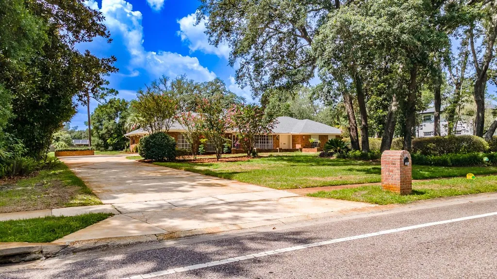 305 S Sweetwater Boulevard Longwood FL 32779