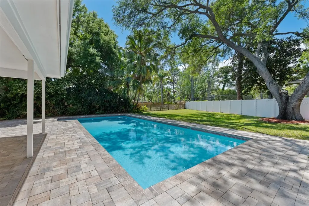 1550 Chateau Wood Drive Clearwater FL 33764