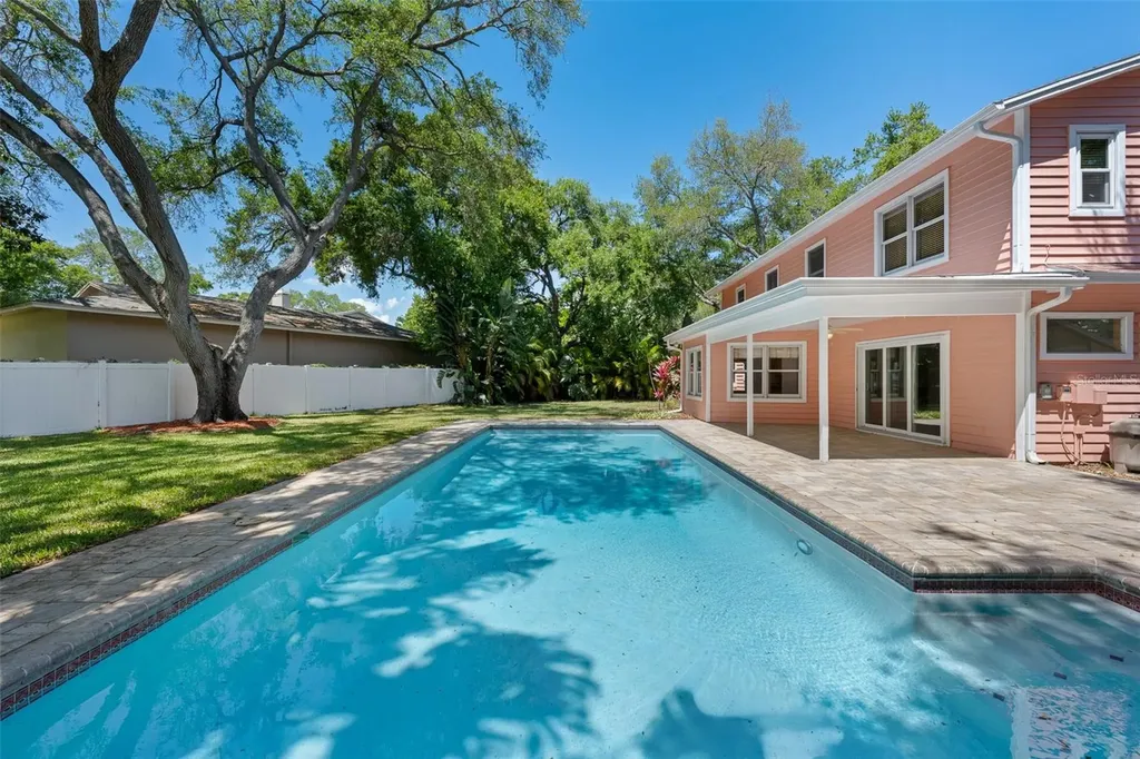 1550 Chateau Wood Drive Clearwater FL 33764