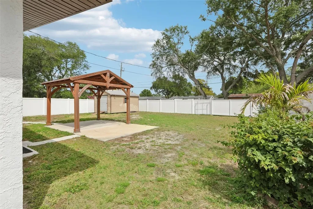 205 SE Jefferson Circle N St Petersburg FL 33703
