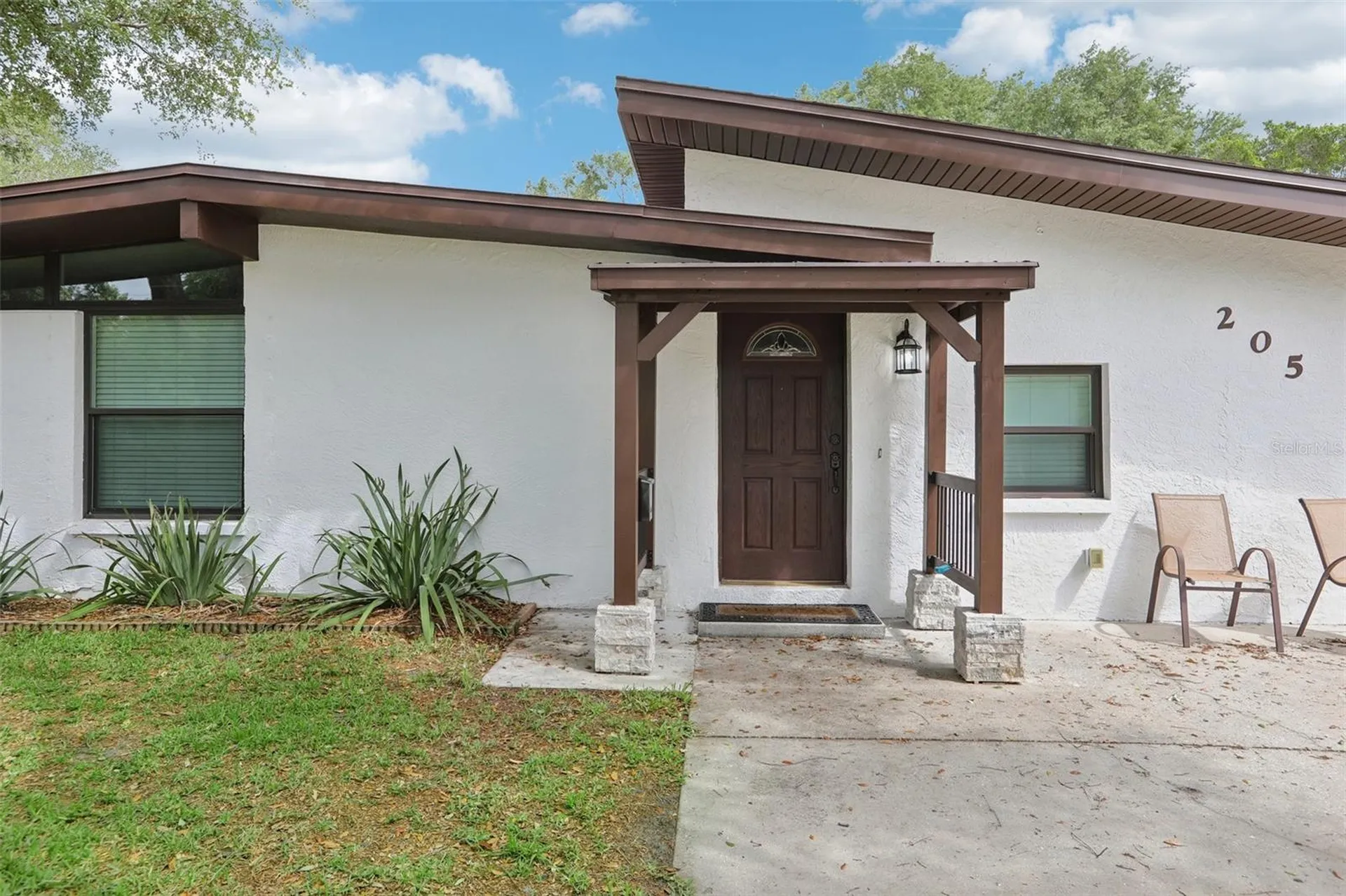 205 SE Jefferson Circle N St Petersburg FL 33703