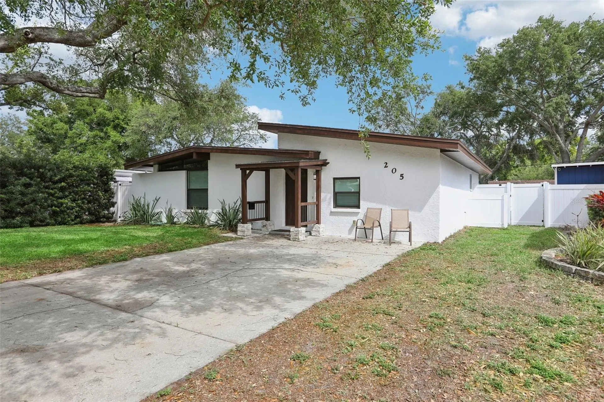 205 SE Jefferson Circle N St Petersburg FL 33703