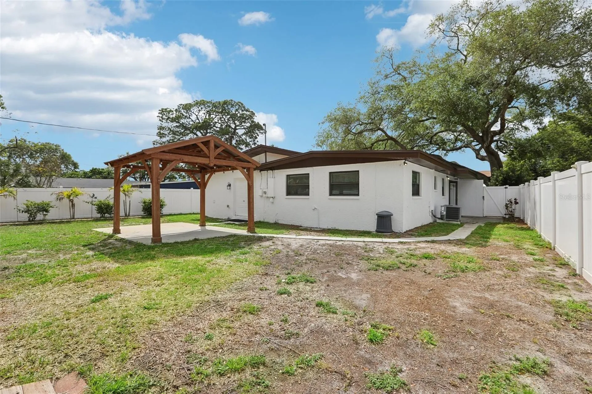 205 SE Jefferson Circle N St Petersburg FL 33703