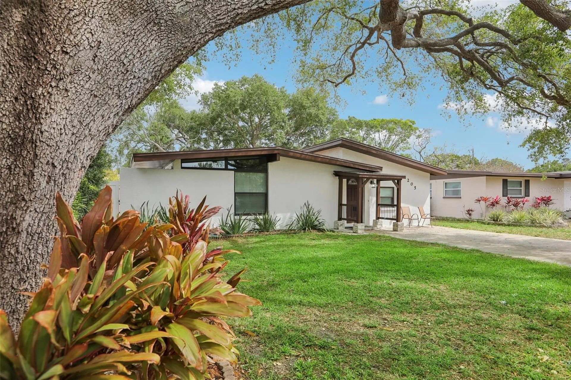 205 SE Jefferson Circle N St Petersburg FL 33703