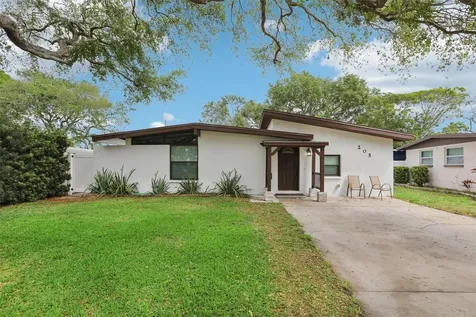 205 SE Jefferson Circle N St Petersburg FL 33703