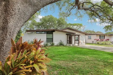 205 SE Jefferson Circle N St Petersburg FL 33703