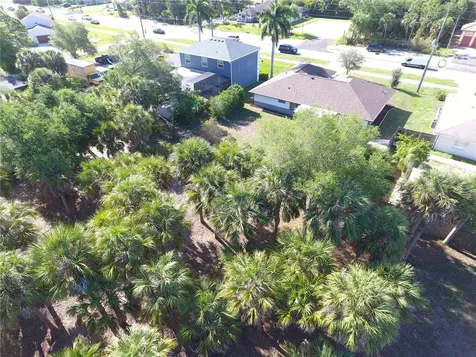 2324 W Price Boulevard North Port FL 34286