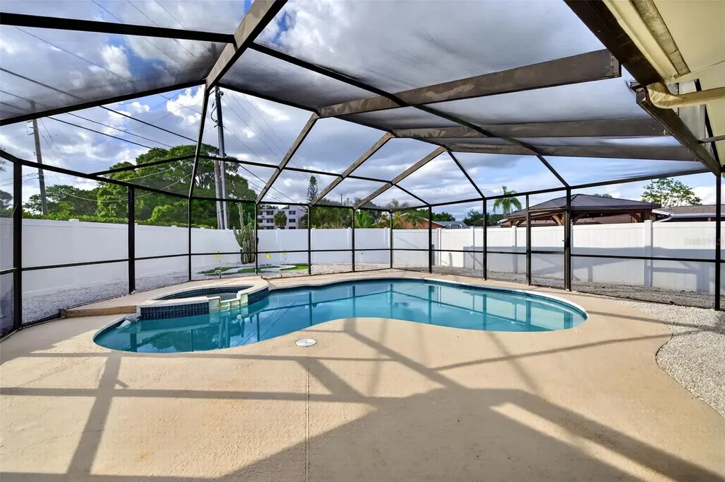 7833 Bristol Court St Petersburg FL 33709