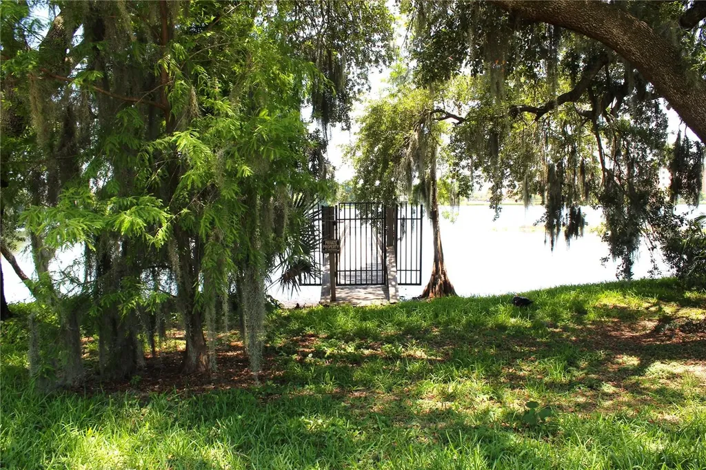 2228 Lake Holloway Boulevard Lakeland FL 33801