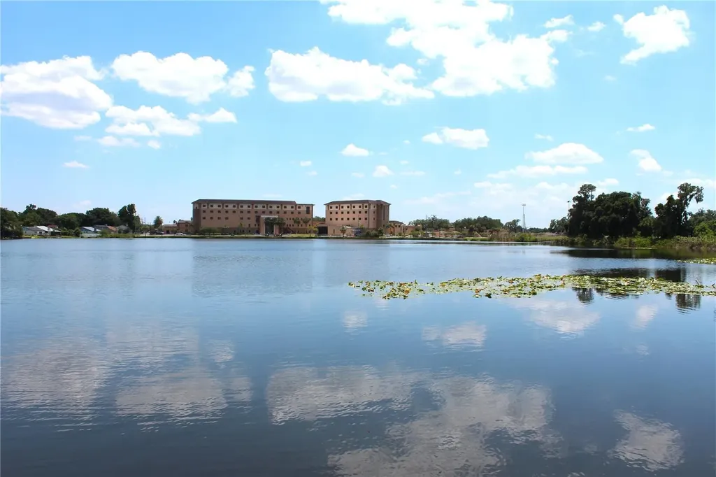 2228 Lake Holloway Boulevard Lakeland FL 33801