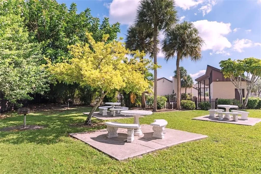 2724 Hidden Lake Boulevard Sarasota FL 34237